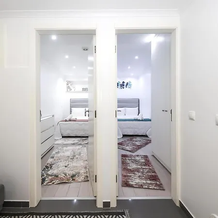 Dina House ナザレ